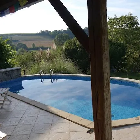 Maison Ancienne En Pierres, Beaucoup De Cachet