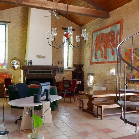Maison Ancienne En Pierres, Beaucoup De Cachet *