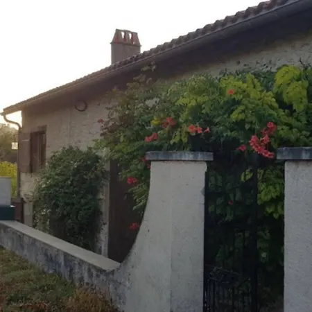Maison Ancienne En Pierres, Beaucoup De Cachet * Celles (Dordogne)