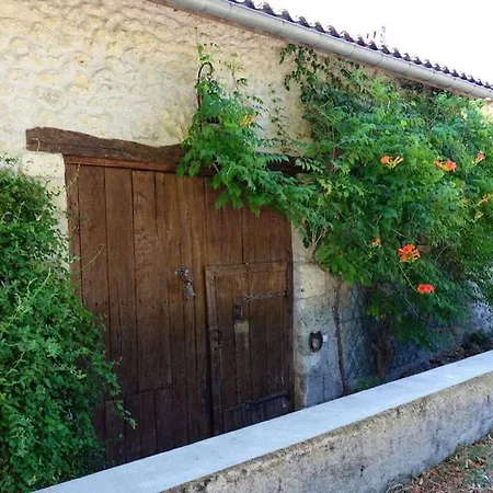 Maison Ancienne En Pierres, Beaucoup De Cachet Celles (Dordogne)