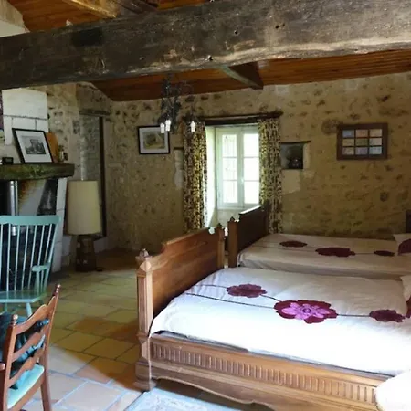 Maison Ancienne En Pierres, Beaucoup De Cachet